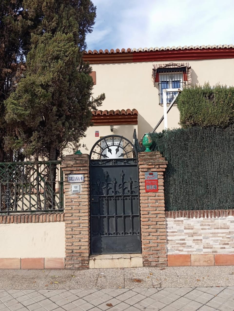 Facade/entrance