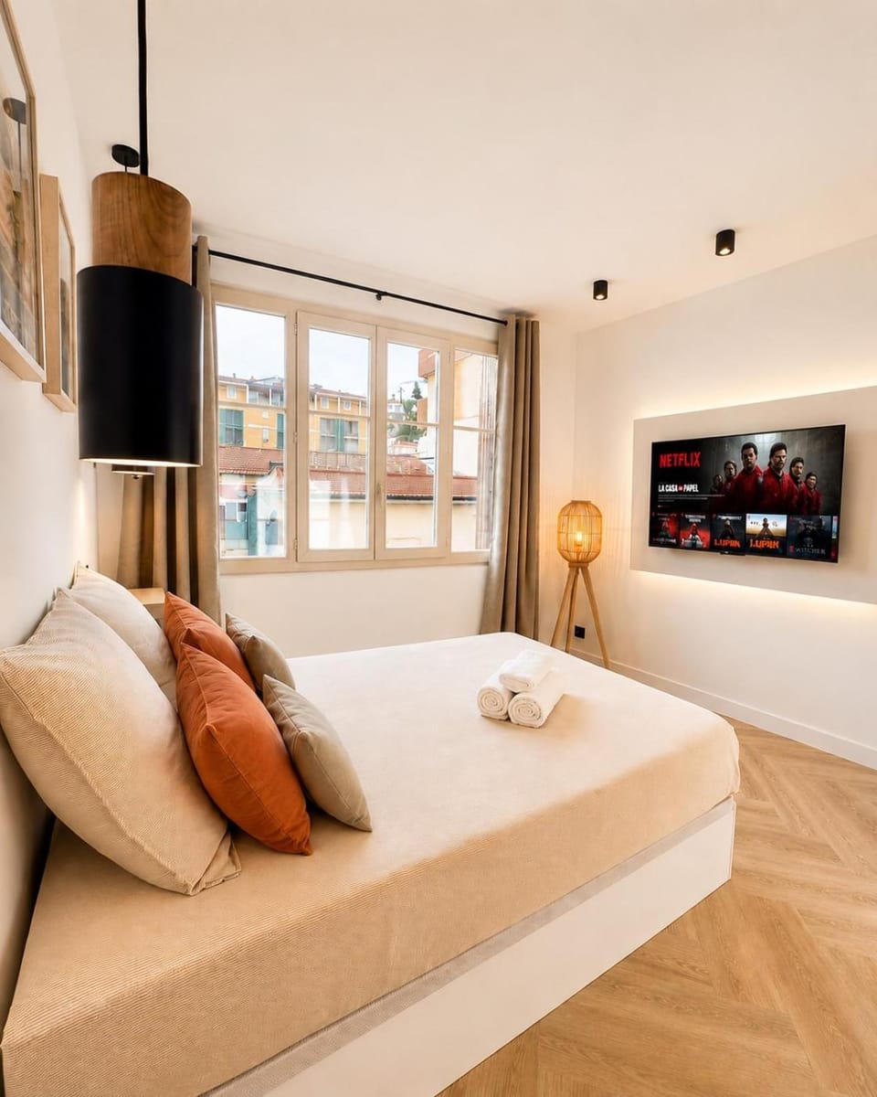 MONACO - MENTON - FULL CLIM - 6 PERSONS - 2 BEDROOMS - FULL RENOVATED - HYPERCENTER - BEACH AND SUn Apartment in Menton