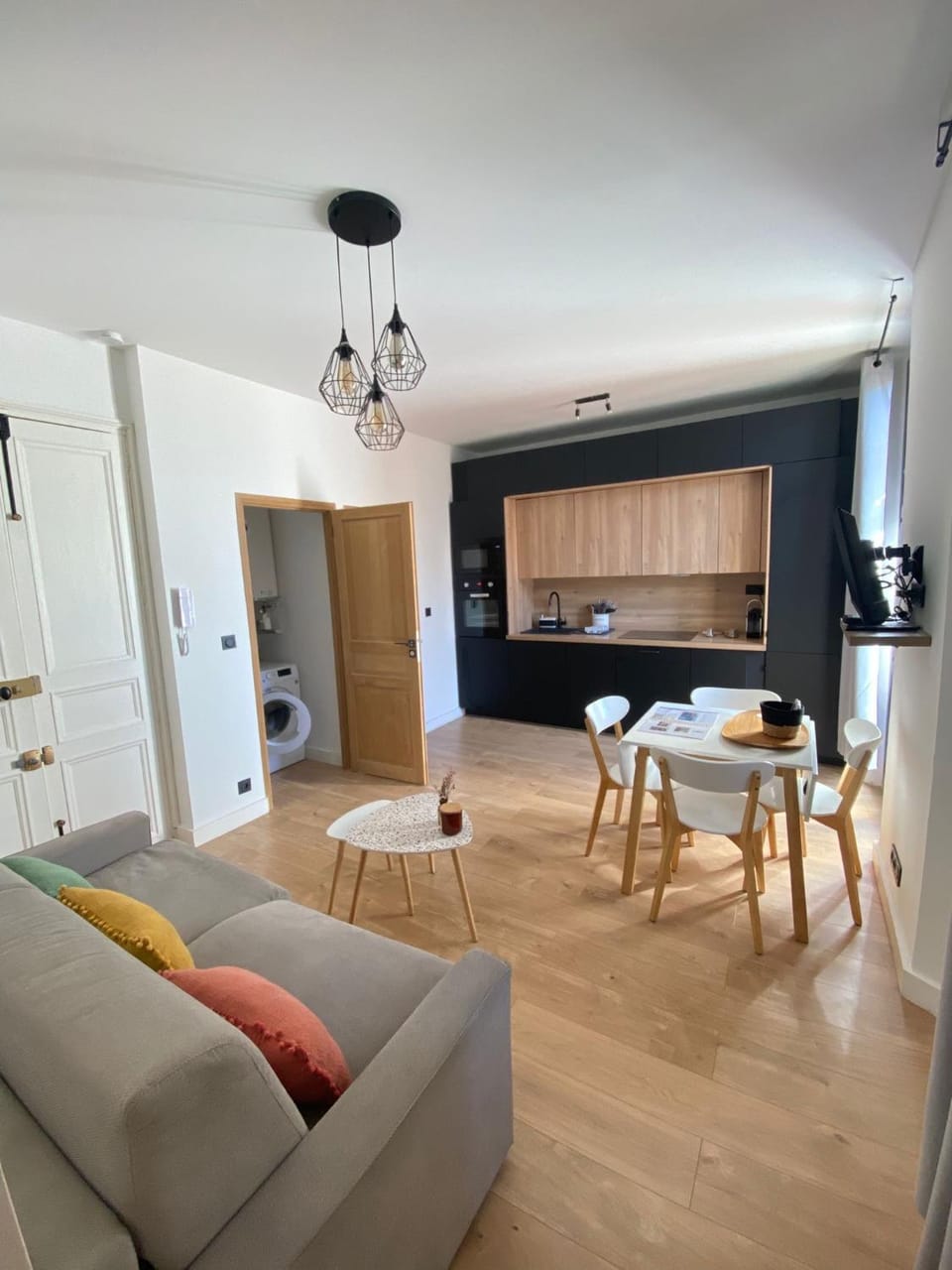 Living room, Seating area, Dining area