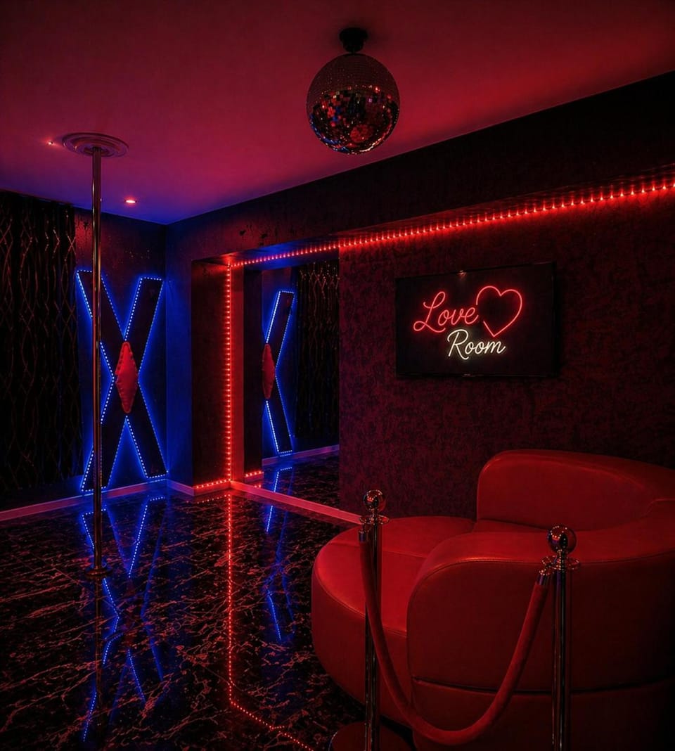 Love Room- Adult Only Vacation rental in Bucharest