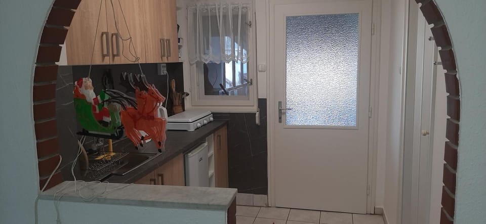 Facade/entrance, Kitchen or kitchenette