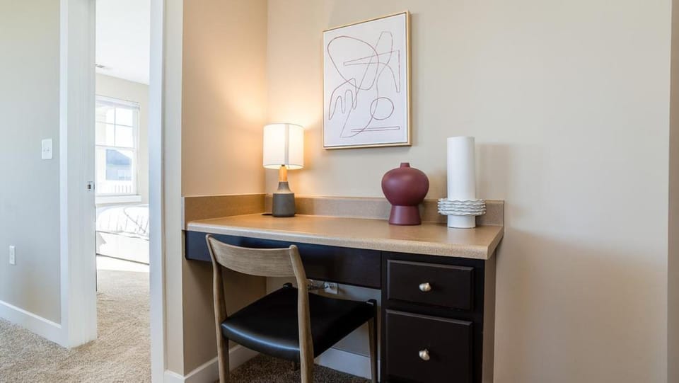 Landing - Modern Apartment with Amazing Amenities (ID8453X29) Apartment in Fishers