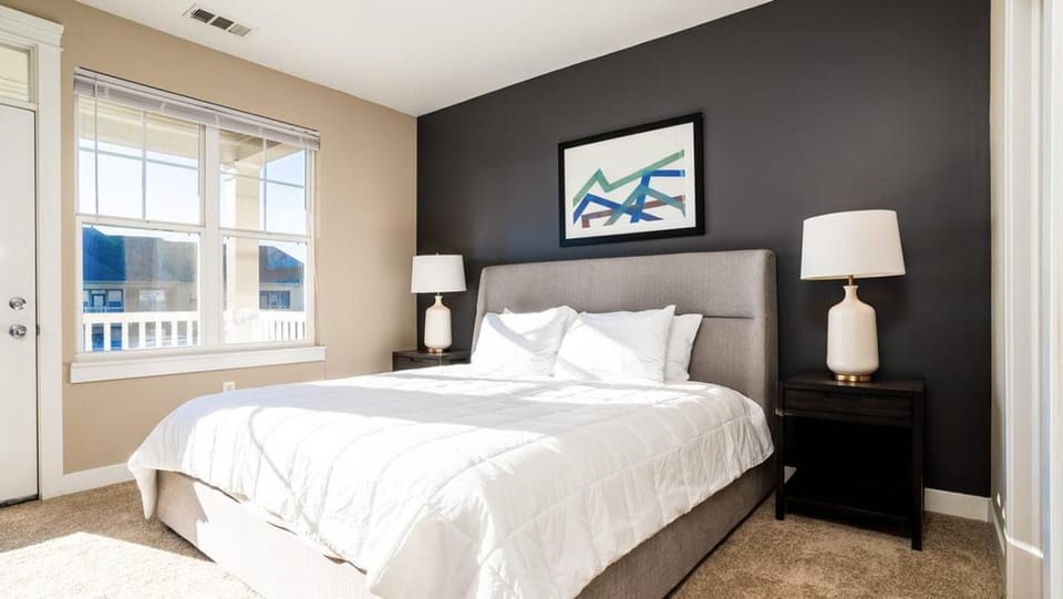 Landing - Modern Apartment with Amazing Amenities (ID8453X29) Apartment in Fishers