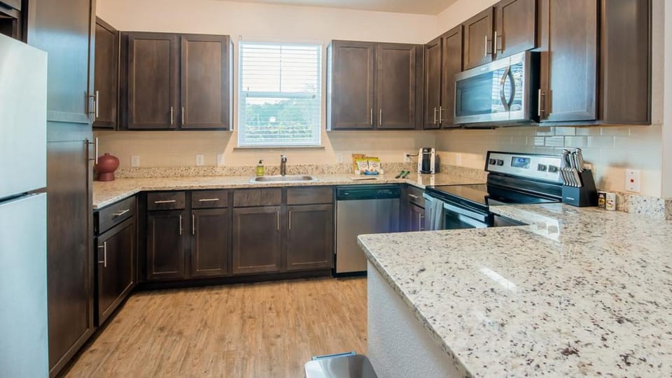 Landing - Modern Apartment with Amazing Amenities (ID8369X76) Apartment in Bradenton