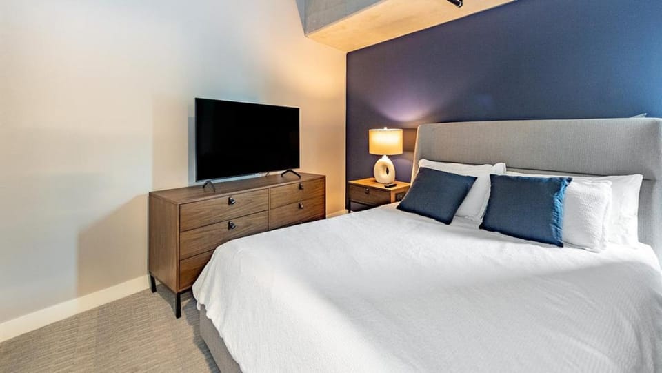 Landing - Modern Apartment with Amazing Amenities (ID5631X79) Apartment in Milwaukee