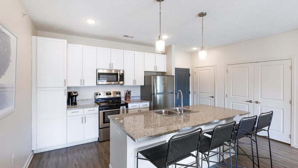 Landing - Modern Apartment with Amazing Amenities (ID8168X67) Apartment in Omaha