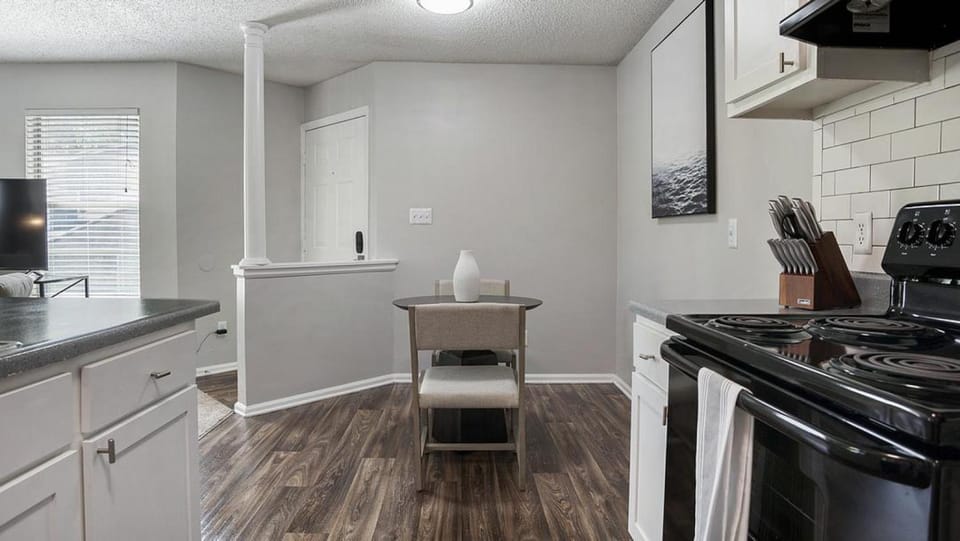 Landing - Modern Apartment with Amazing Amenities (ID9601X62) Apartment in Matthews