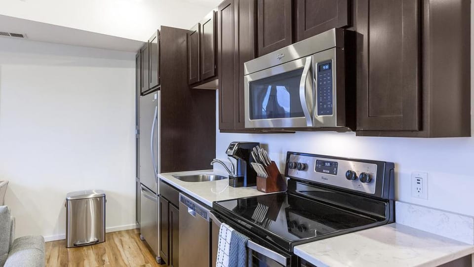 Landing - Modern Apartment with Amazing Amenities (ID8398X30) Apartment in Omaha