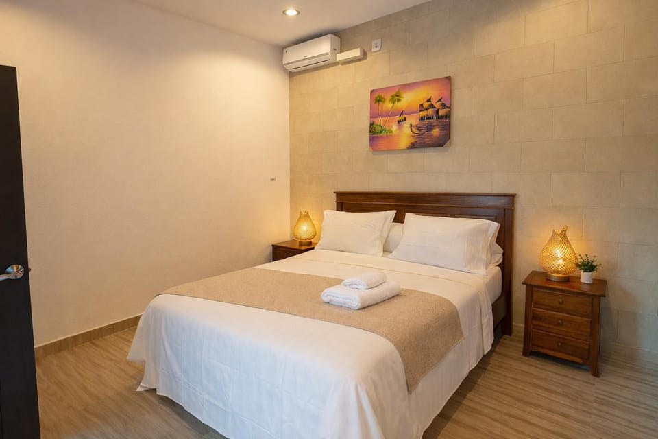 Bed, Photo of the whole room, Bedroom, air conditioner