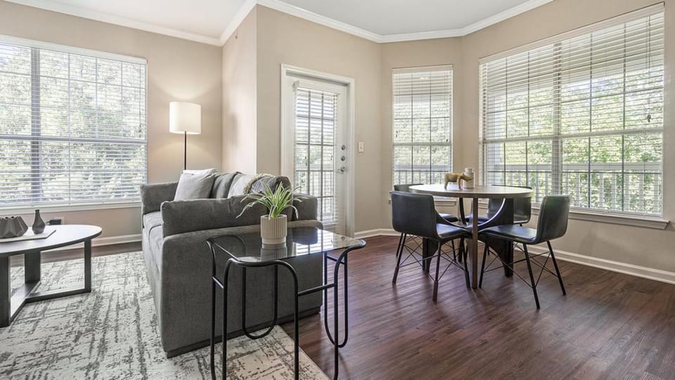 Landing - Modern Apartment with Amazing Amenities (ID9935X92) Apartment in Raleigh