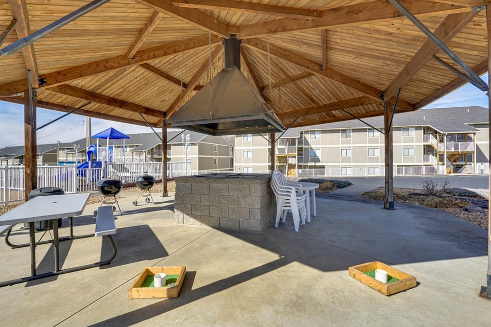 Lakefront Osage Beach Abode with Grill and Pool Access Apartment in Osage Beach