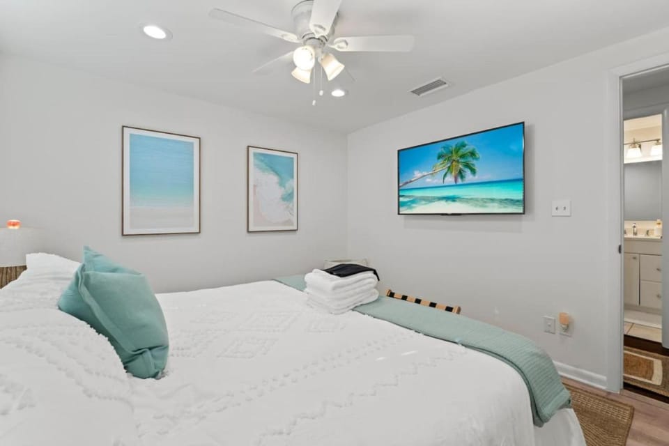 Wine Down, Heated Saltwater Pool House in Jacksonville Beach