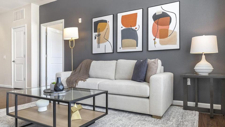 Landing - Modern Apartment with Amazing Amenities (ID1196X495) Apartment in Fishers