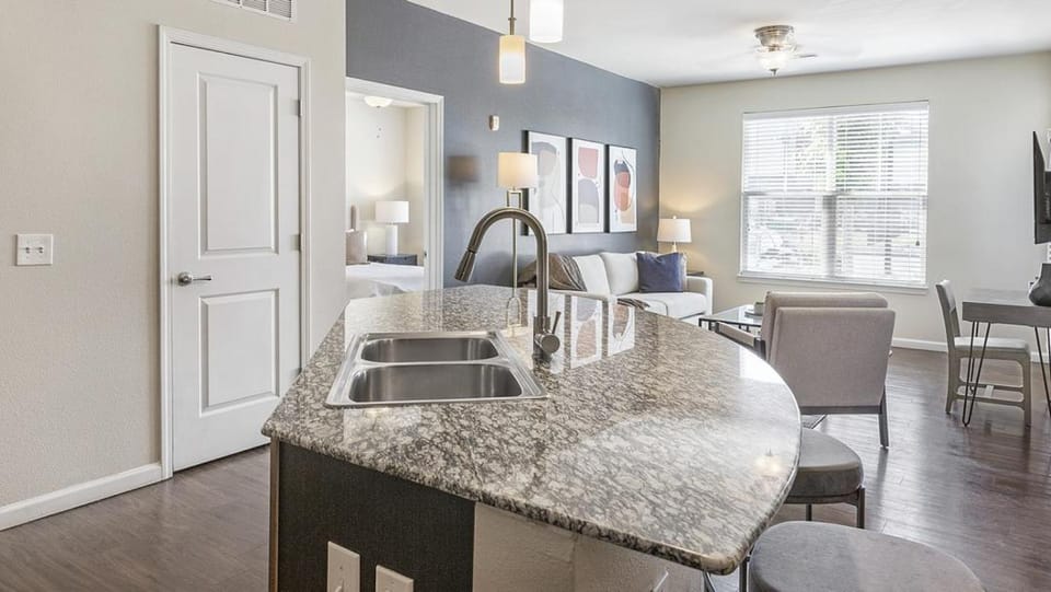 Landing - Modern Apartment with Amazing Amenities (ID1196X495) Apartment in Fishers