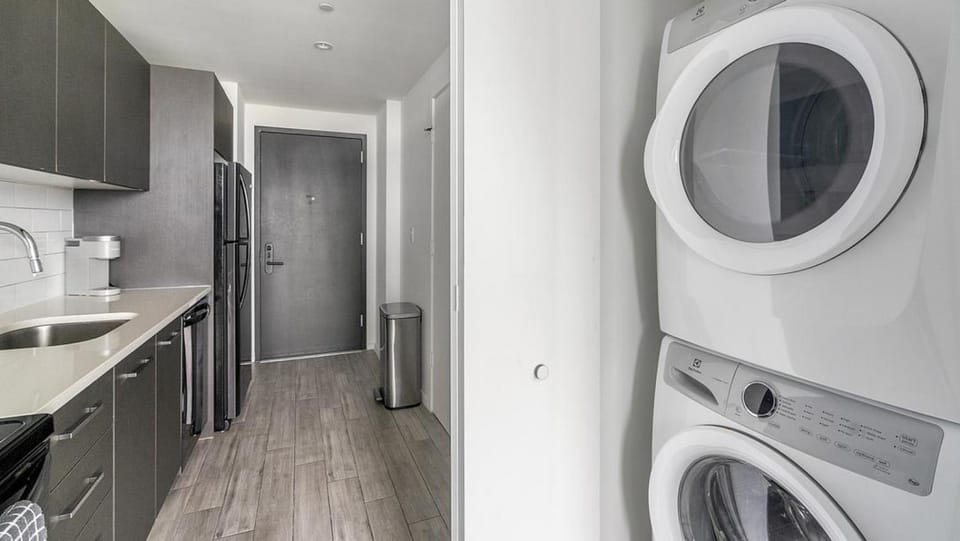 Landing - Modern Apartment with Amazing Amenities (ID1373X830) Apartment in Fort Lauderdale