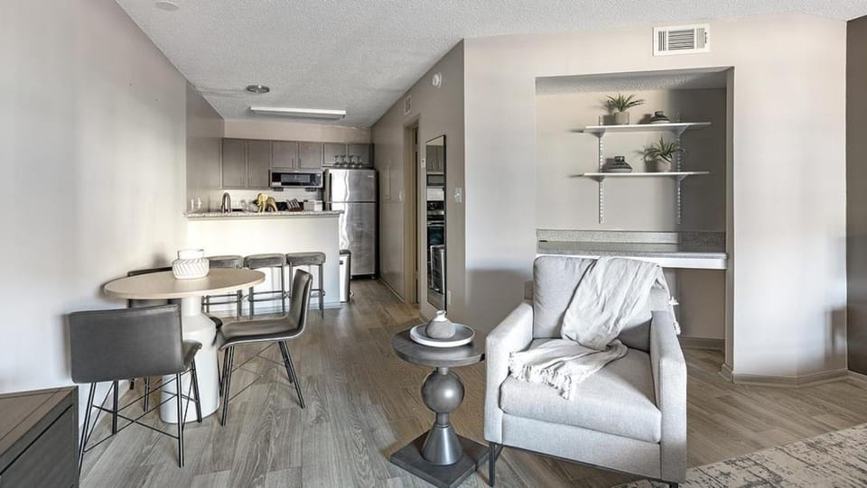 Landing - Modern Apartment with Amazing Amenities (ID1015X398) Apartment in Huntsville