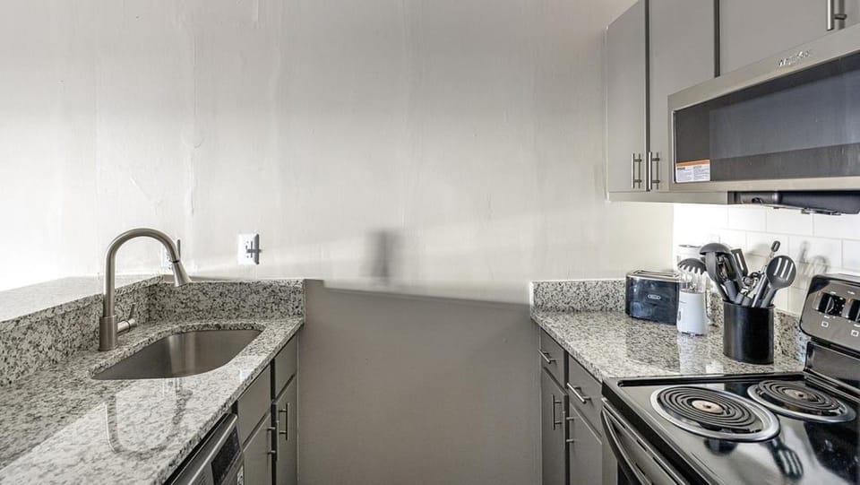 Landing - Modern Apartment with Amazing Amenities (ID1015X398) Apartment in Huntsville