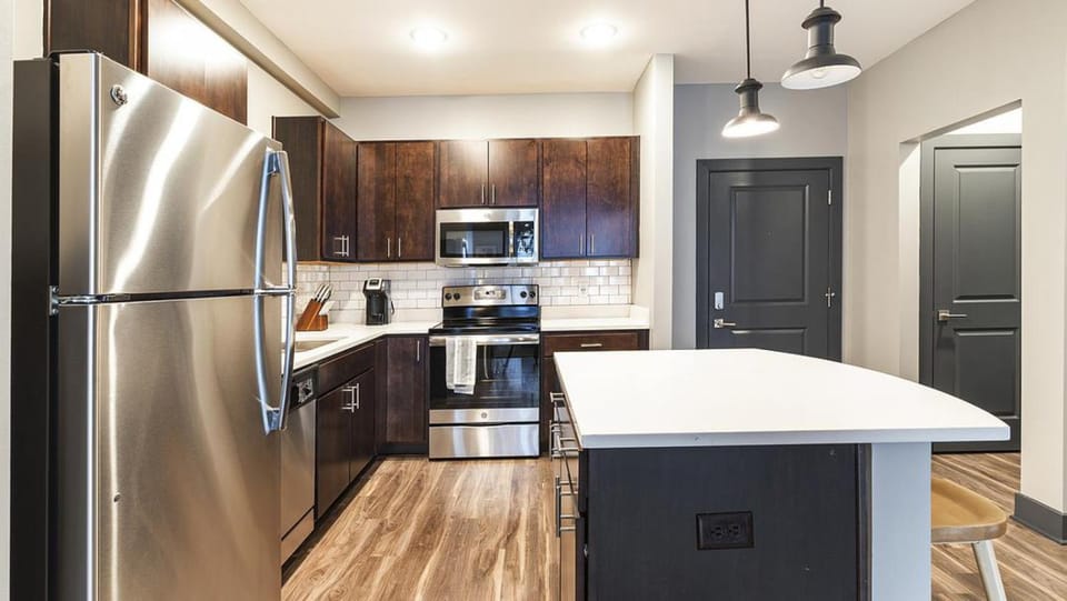 Landing - Modern Apartment with Amazing Amenities (ID8716X13) Apartment in Fishers