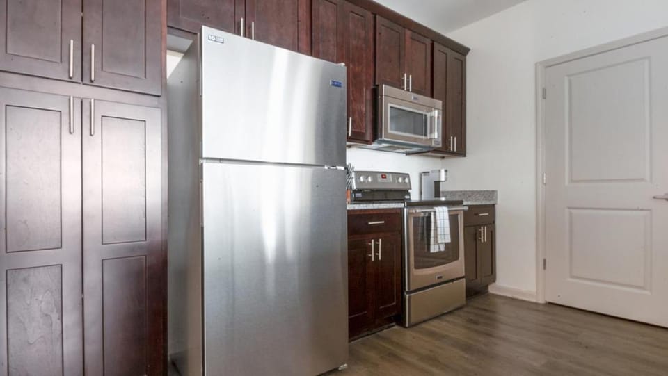 Landing - Modern Apartment with Amazing Amenities (ID9214X39) Apartment in Brentwood