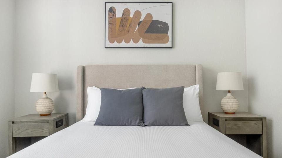 Landing - Modern Apartment with Amazing Amenities (ID1374X809) Apartment in Ballantyne