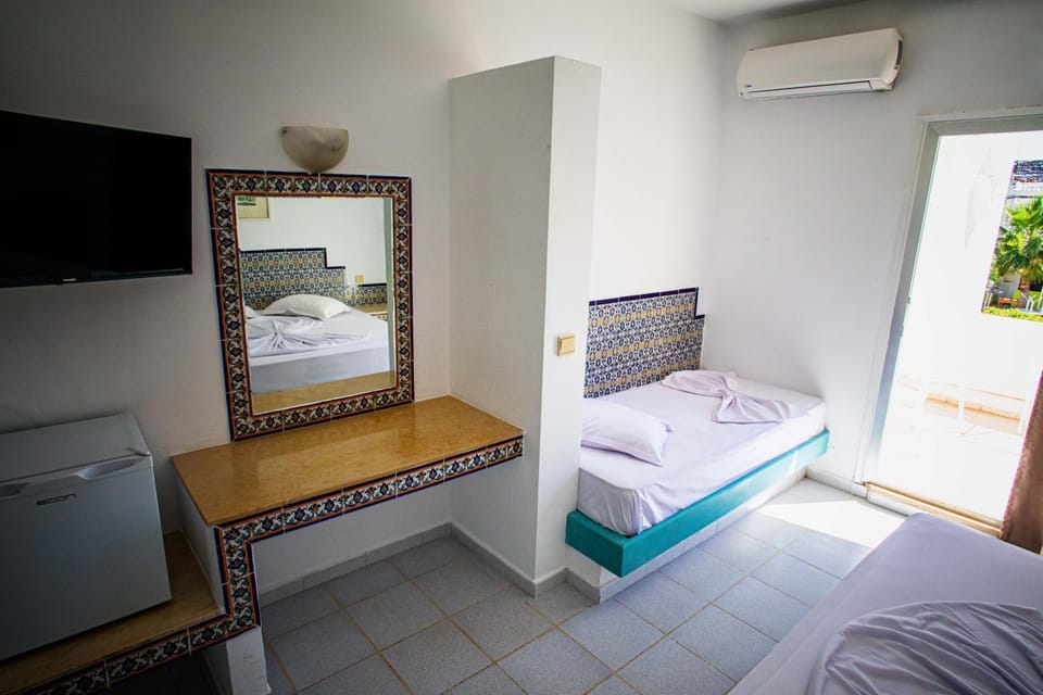 Bed, Photo of the whole room, Bedroom, towels, air conditioner