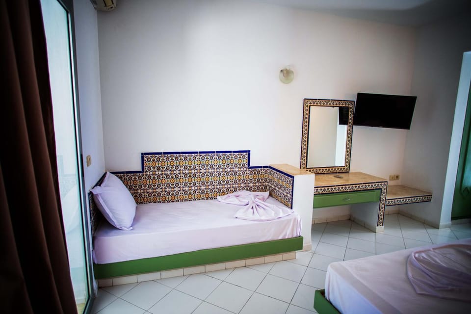 Bed, TV and multimedia, Photo of the whole room, Evening entertainment, Bedroom, bunk bed