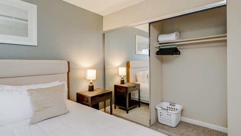 Landing - Modern Apartment with Amazing Amenities (ID7889X64) Apartment in Redmond