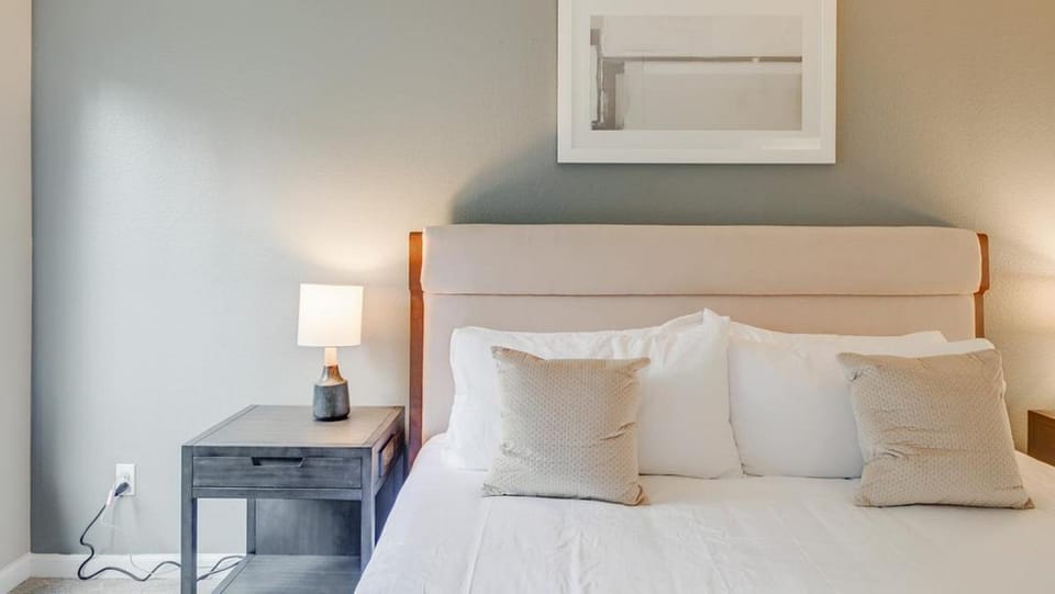 Landing - Modern Apartment with Amazing Amenities (ID7889X64) Apartment in Redmond