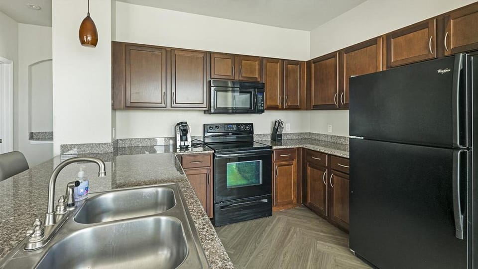 Landing - Modern Apartment with Amazing Amenities (ID9524X15) Apartment in Pearland