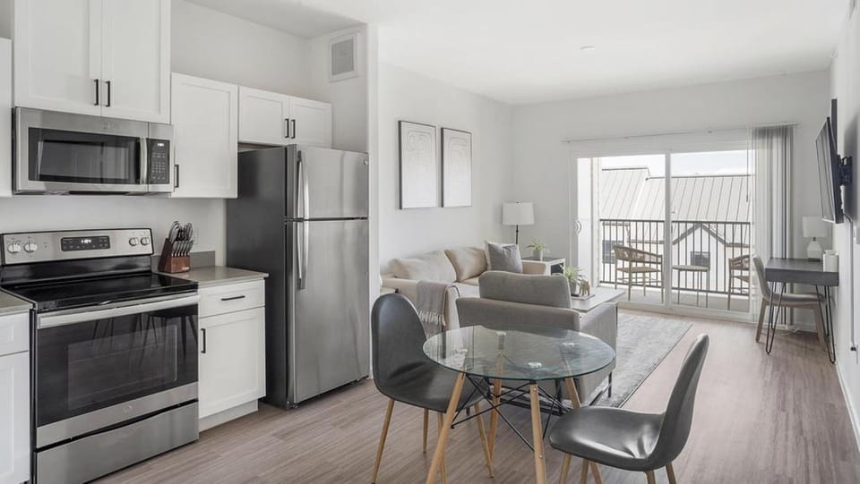 Landing - Modern Apartment with Amazing Amenities (ID5327X00) Apartment in Windemere