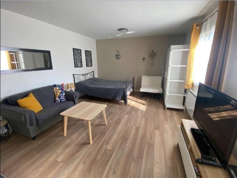 Logement indépendant avec jardin Proche de Paris et La Défense Arena House in Sartrouville