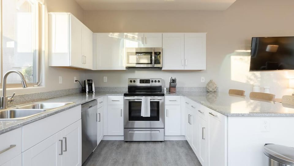 Landing - Modern Apartment with Amazing Amenities (ID8264X85) Apartment in Estrella Village