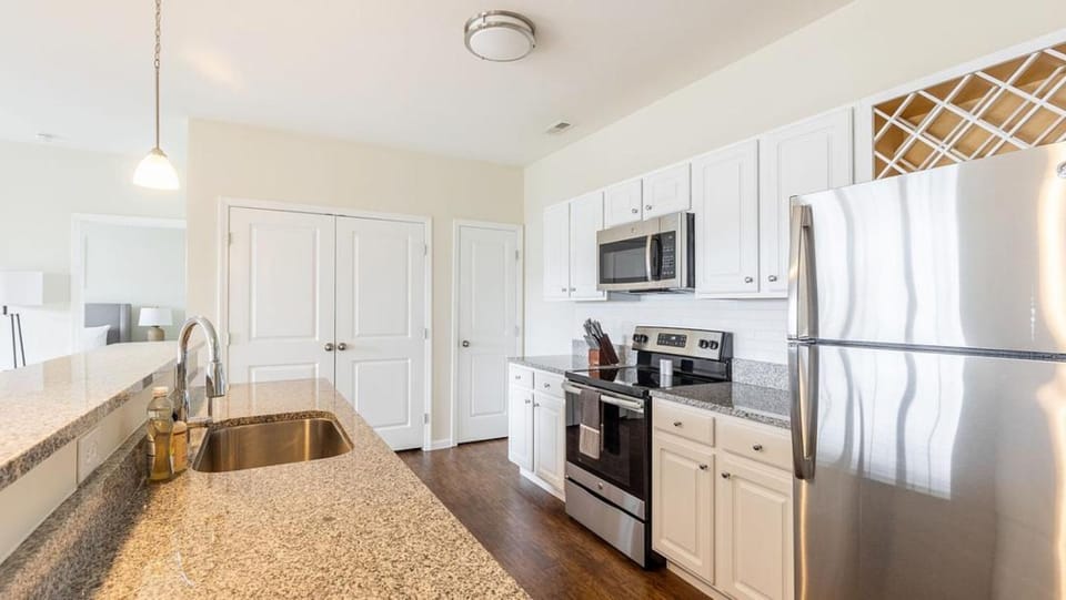 Landing - Modern Apartment with Amazing Amenities (ID7797X50) Apartment in Perry Township