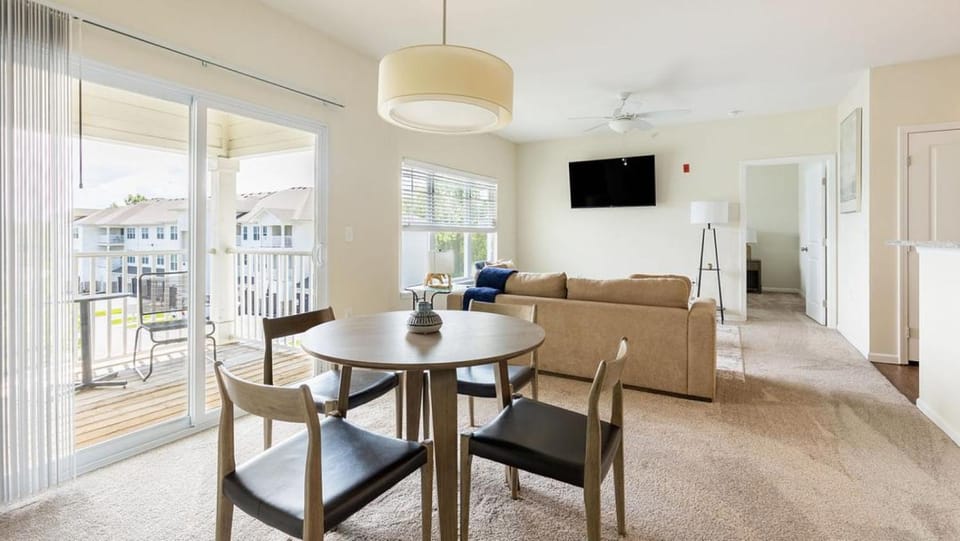 Landing - Modern Apartment with Amazing Amenities (ID7797X50) Apartment in Perry Township