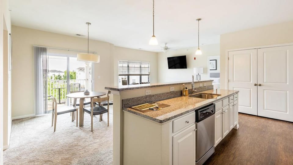 Landing - Modern Apartment with Amazing Amenities (ID7797X50) Apartment in Perry Township