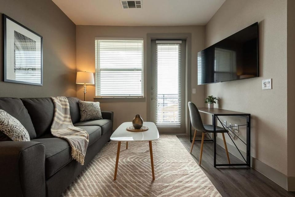 Landing - Modern Apartment with Amazing Amenities (ID3050X62) Apartment in Montopolis