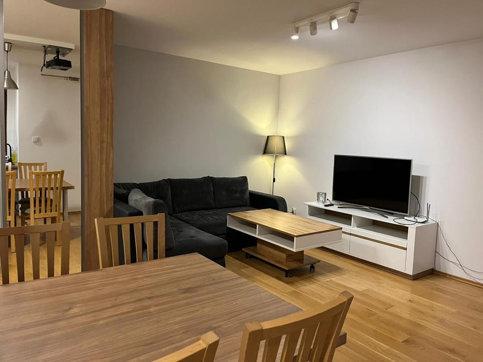 Communal lounge/ TV room, TV and multimedia, Living room, Dining area, Evening entertainment, hair dresser
