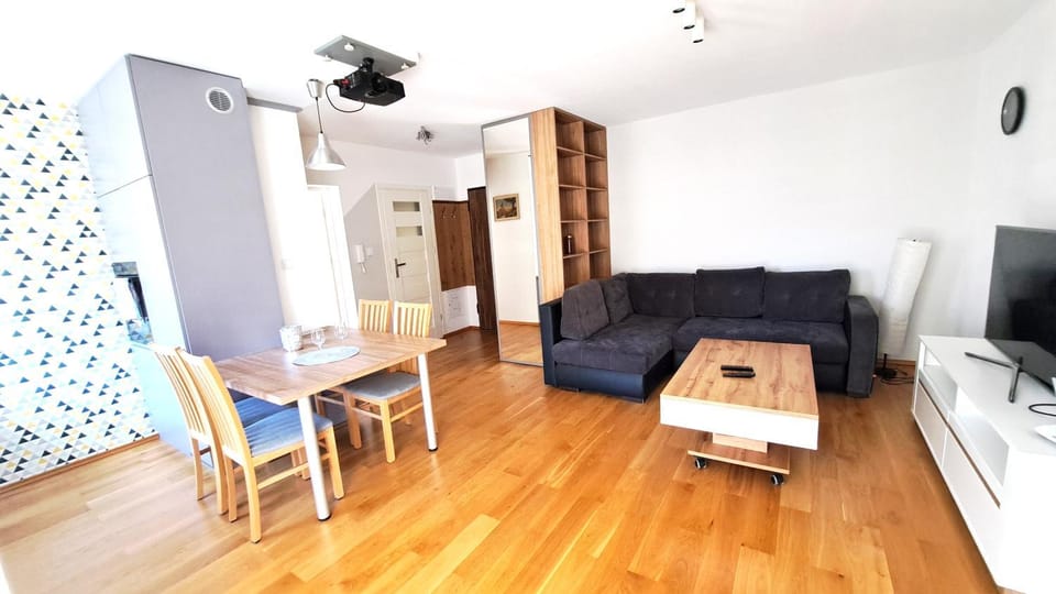 Communal lounge/ TV room, TV and multimedia, Seating area