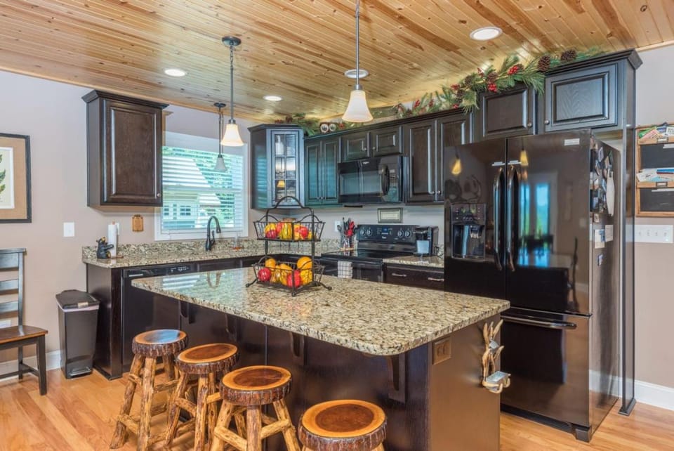 Almost Bearadise House in Buncombe County