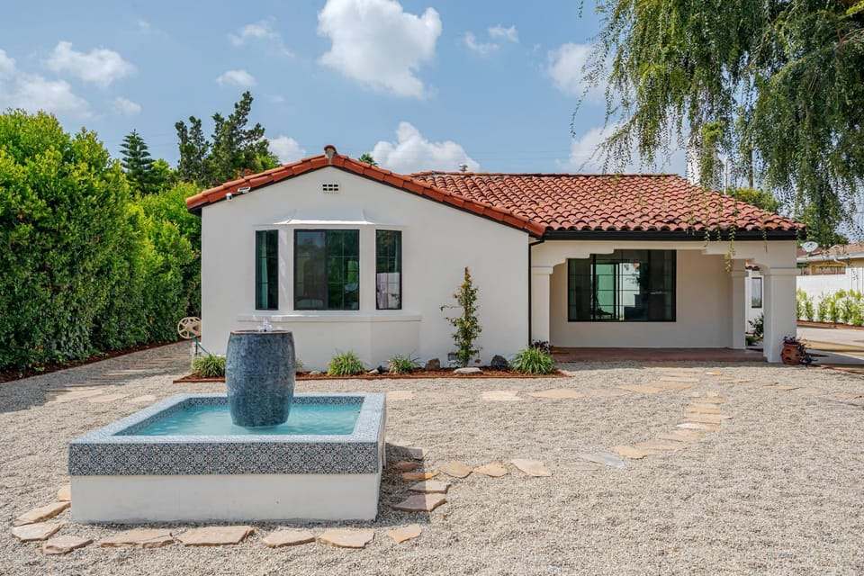 Property building, Patio, Day, Garden, Garden view, Pool view