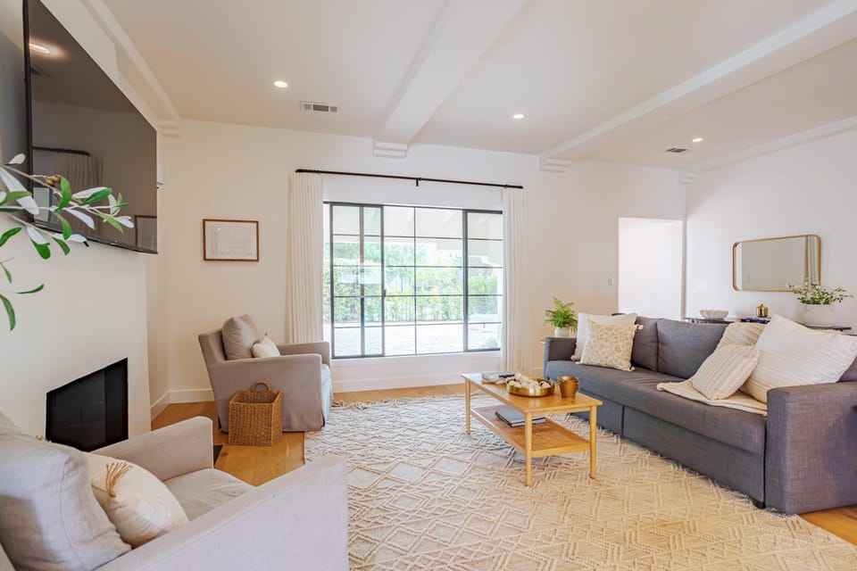 TV and multimedia, Living room, Seating area