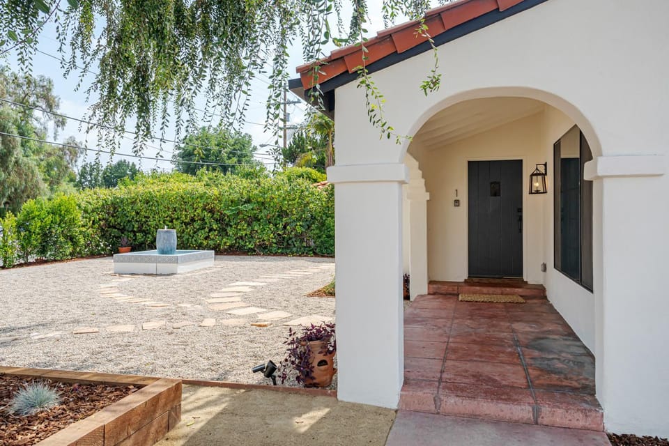 Property building, Patio, Spring, Day, Garden, Garden view