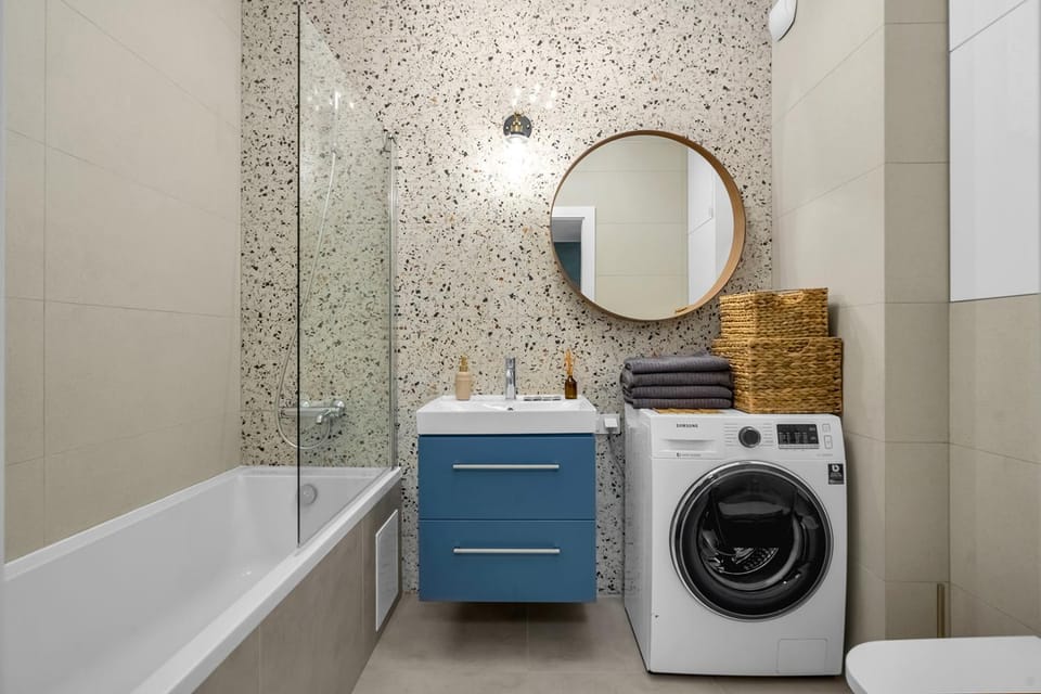 Bathroom, Bath, towels, washing machine
