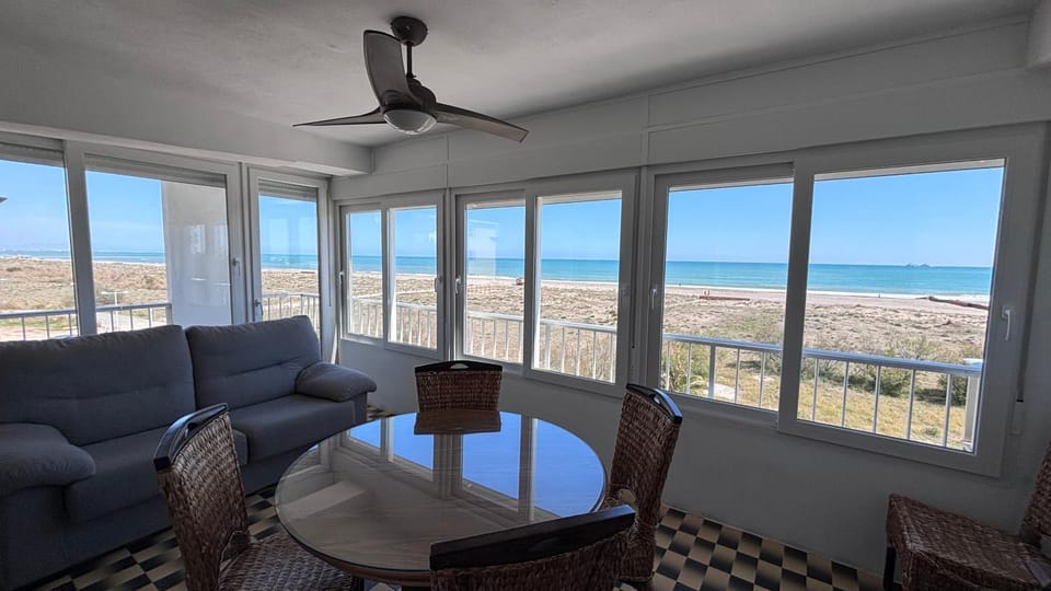Primera línea de playa Apartment in Valencian Community