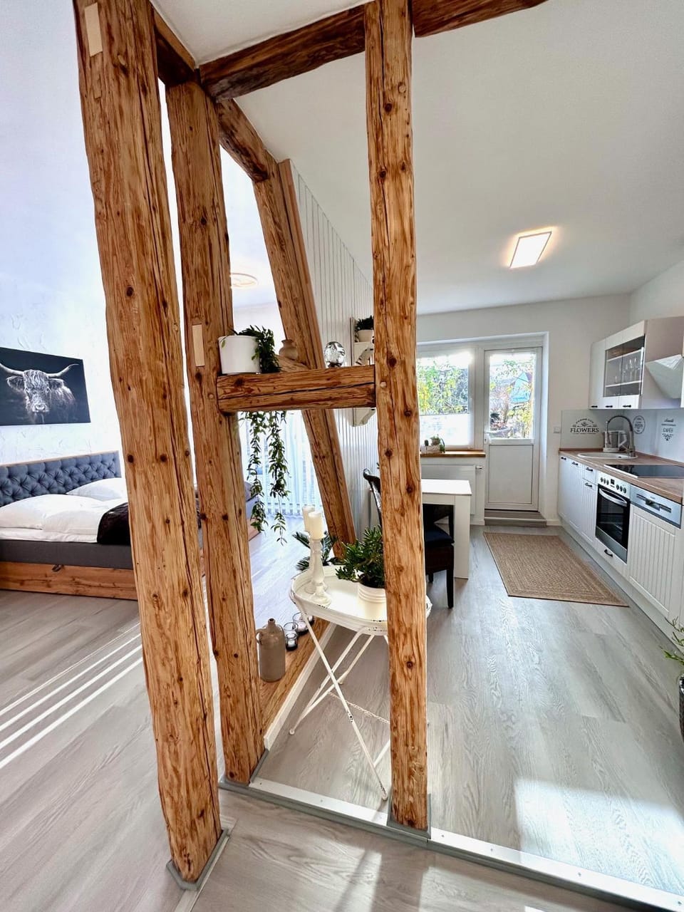 Kitchen or kitchenette, Dining area, minibar, stove