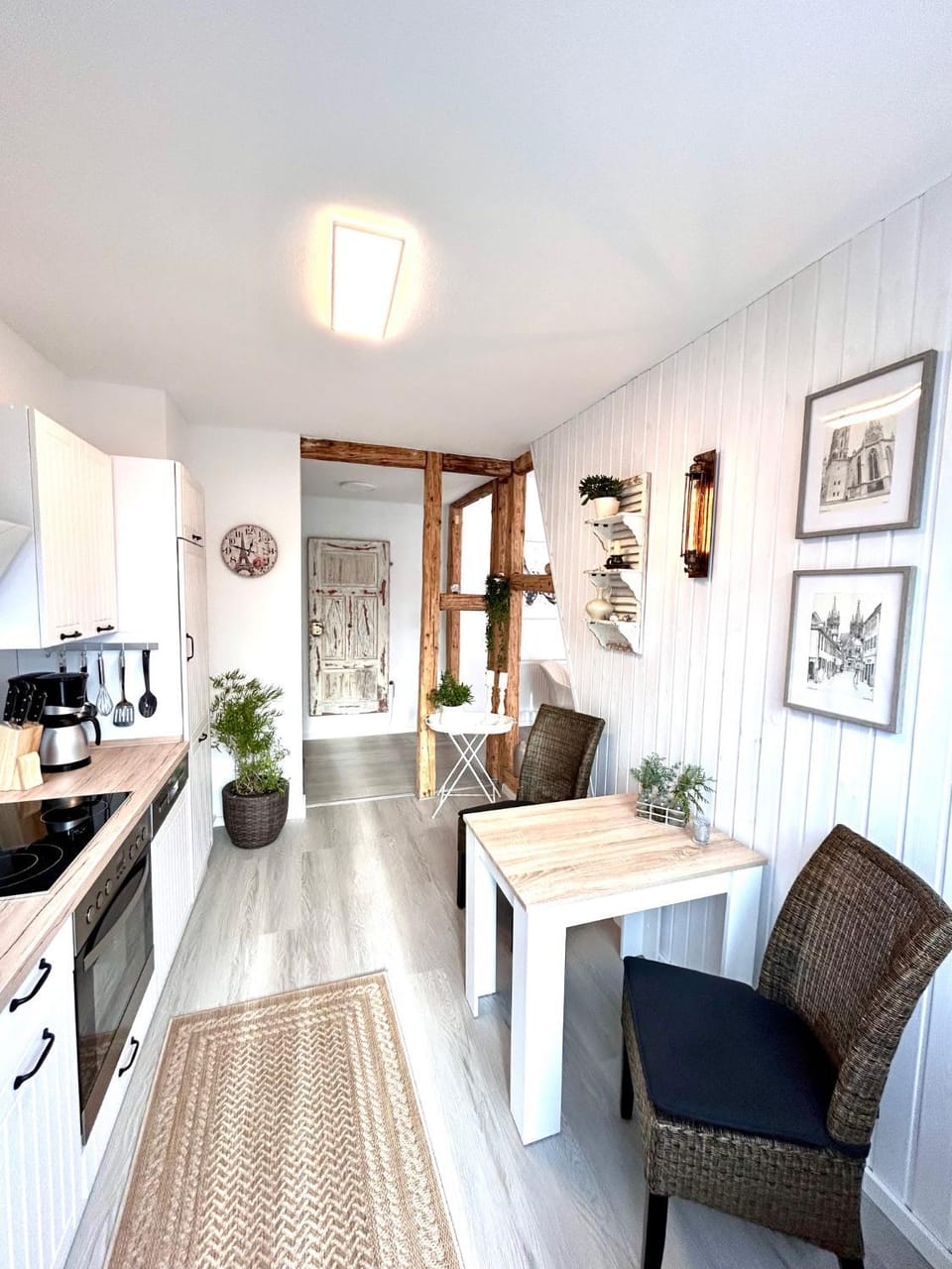 Kitchen or kitchenette, Seating area, Dining area, minibar, pet friendly