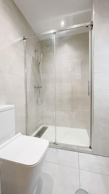 Stylish 2 Bedroom Apartment Next to LaMerced Plaza Apartment in Malaga