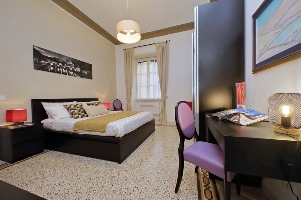 Bed, Photo of the whole room, Seating area, Bedroom, hair dresser