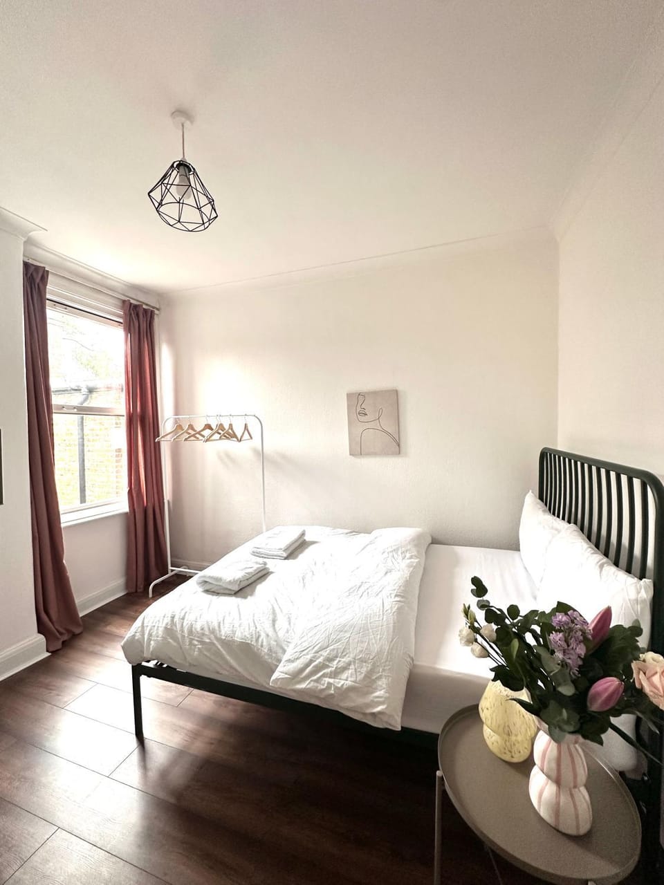 Charming, Renovated Residence in Willesden Green House in London