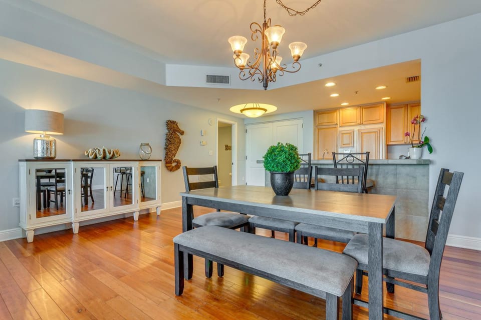 Florida Resort Condo: Walk to Pensacola Beach! House in Pensacola Beach